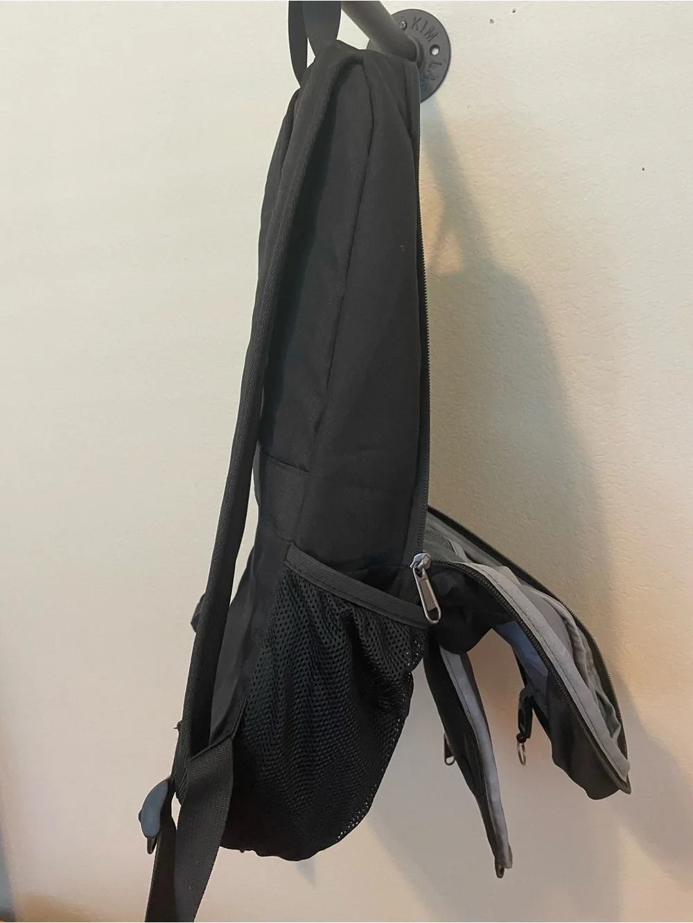 Black Men's Backpack – Versatile Everyday Carry